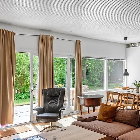 3 Bedroom Beautiful In * Græsted