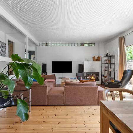 3 Bedroom Beautiful In 別荘 *