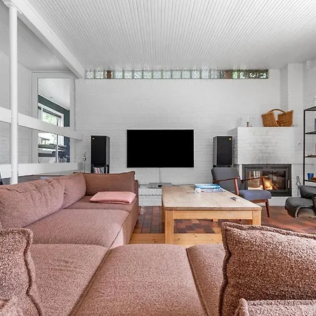 3 Bedroom Beautiful In 別荘 *